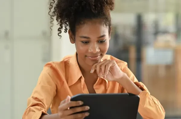 women reading a article